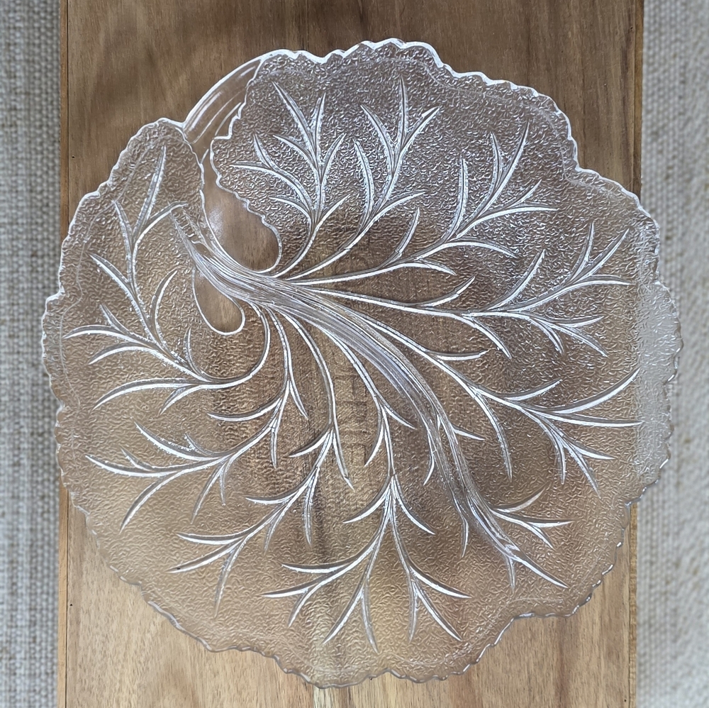Indiana‎ Glass Clear Divided Serving Plate with Leaf Motif - Picture 2 of 12